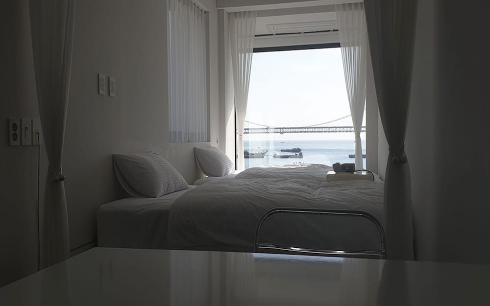 H7L 2 Persons Pent Room, Ocean View 4