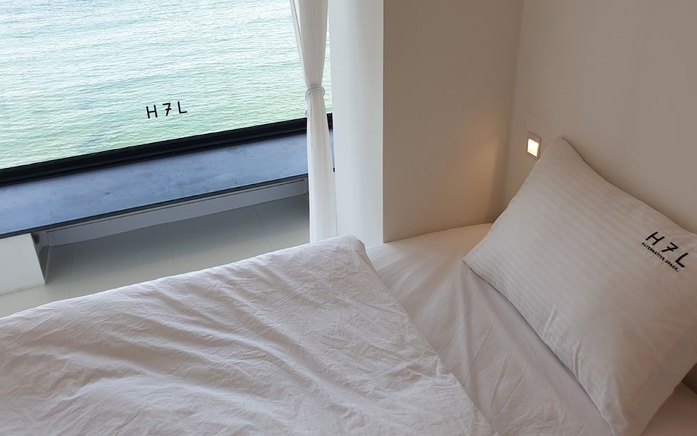 H7L 2 Persons Lodge Room, Ocean View 8