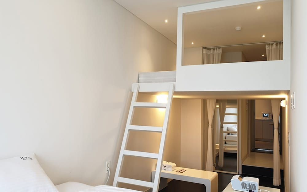 H7L 2 Persons Lodge Room, Ocean View 3