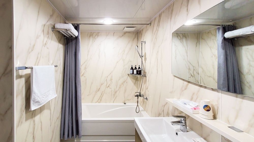 P&S Hotel Busan Junior Suite 3