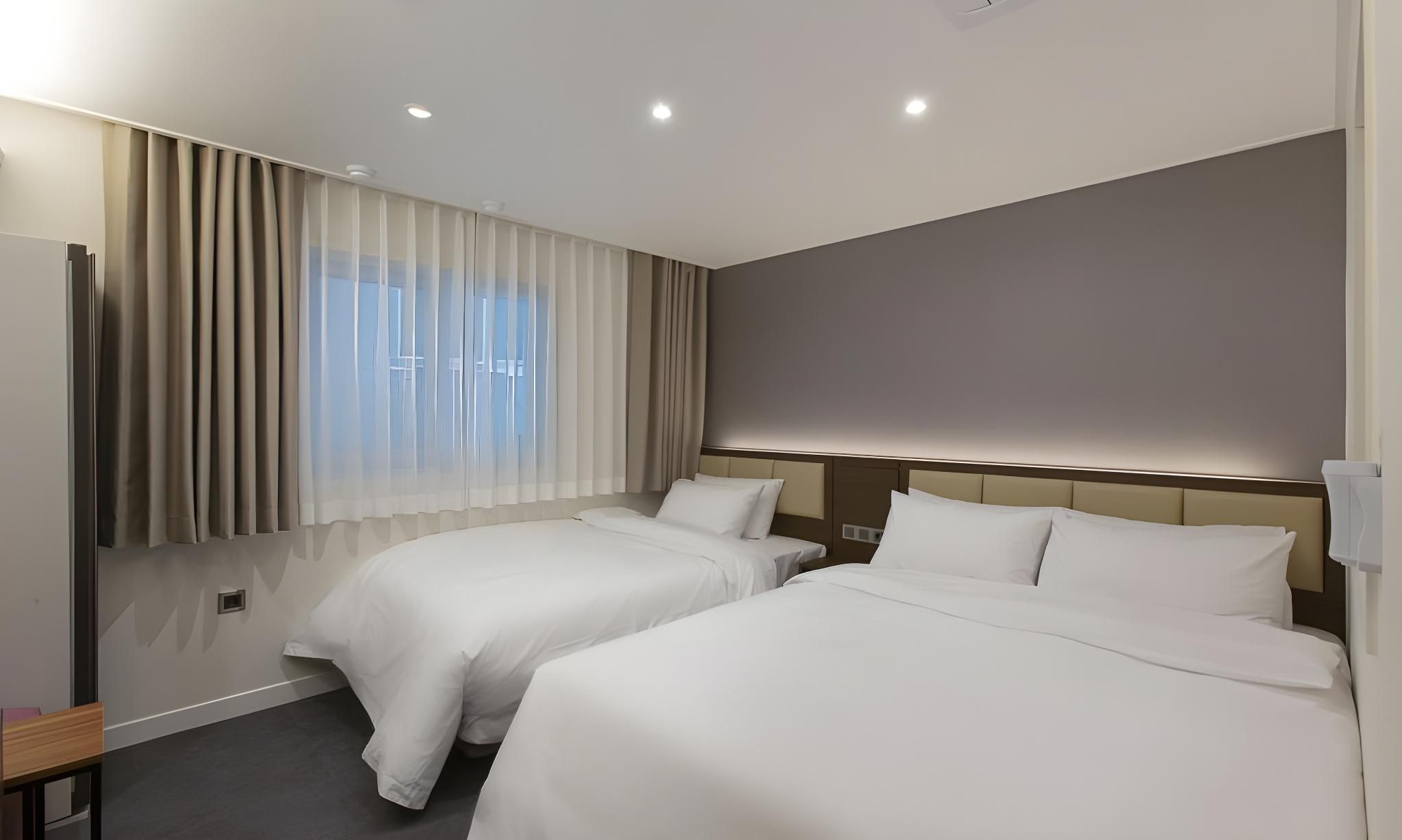 Standard Twin Room B