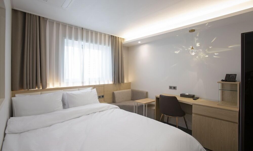 Busan Lounge 26 Hotel Standard Double Room (Lounge Access)