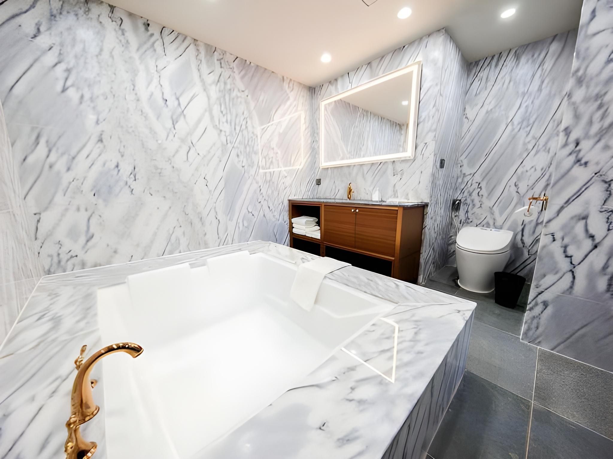 Presidential Suite (Last Minute)