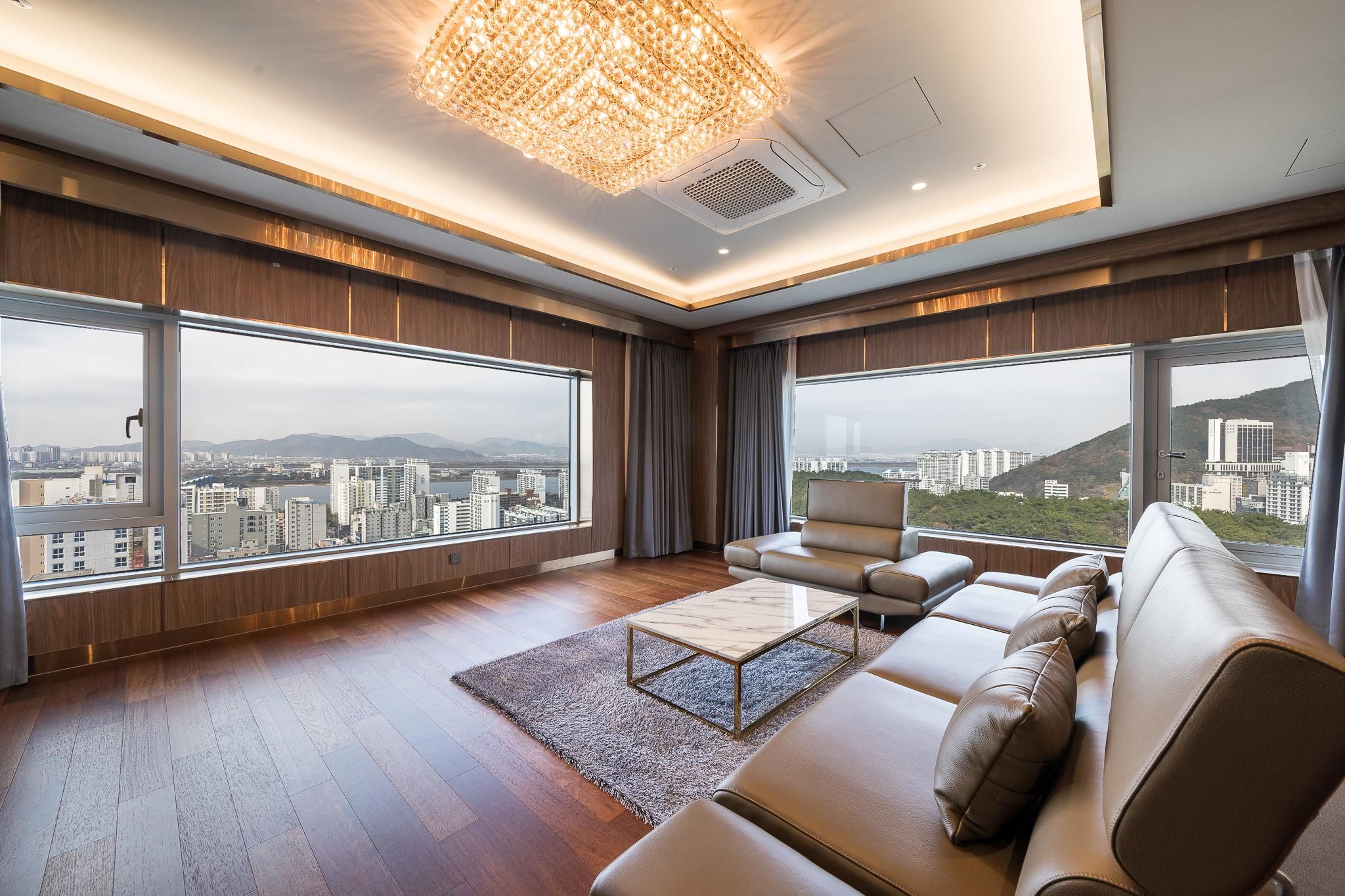 Presidential Suite (Last Minute)