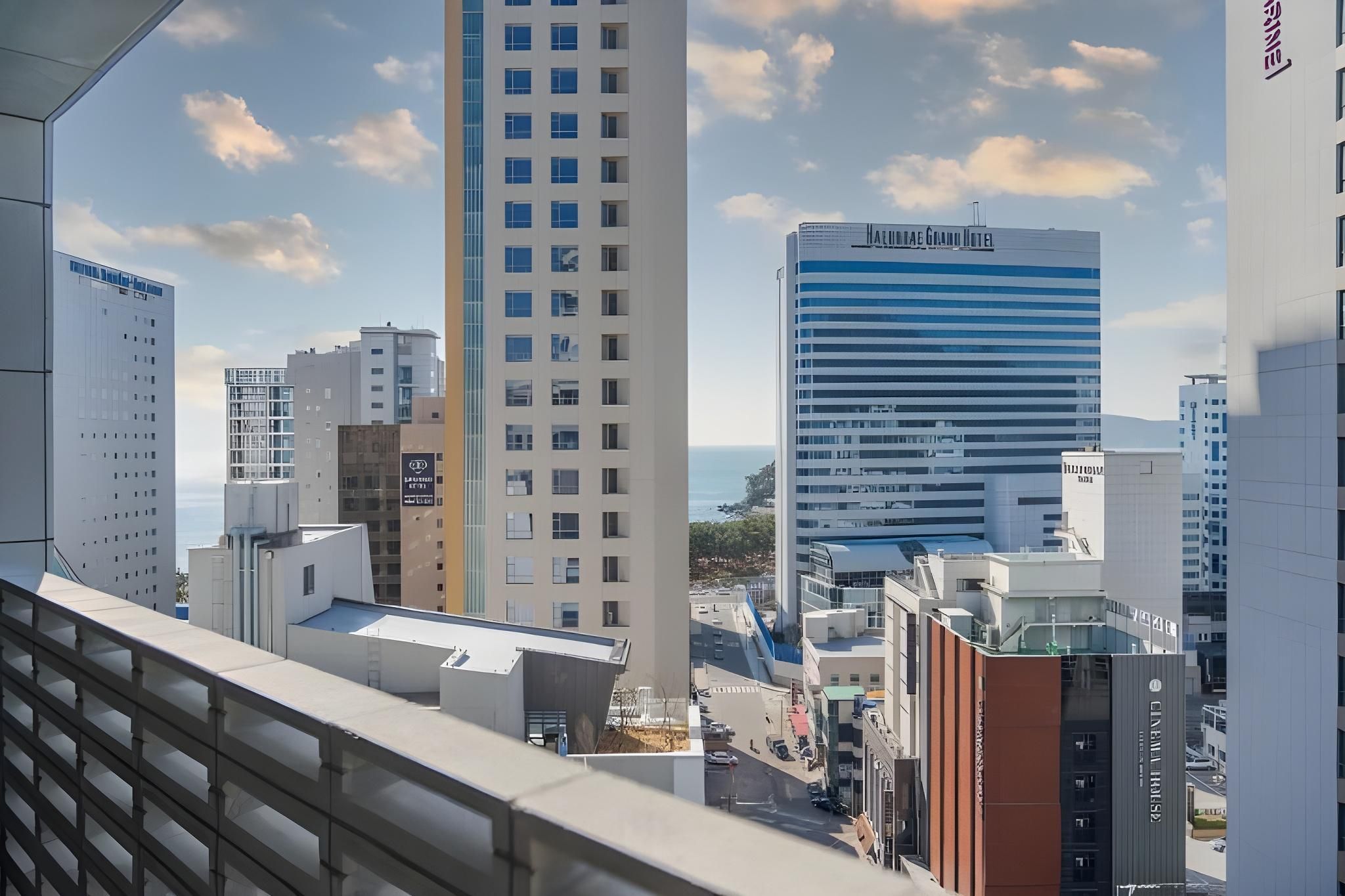 undefined Hound Hotel Signature 3