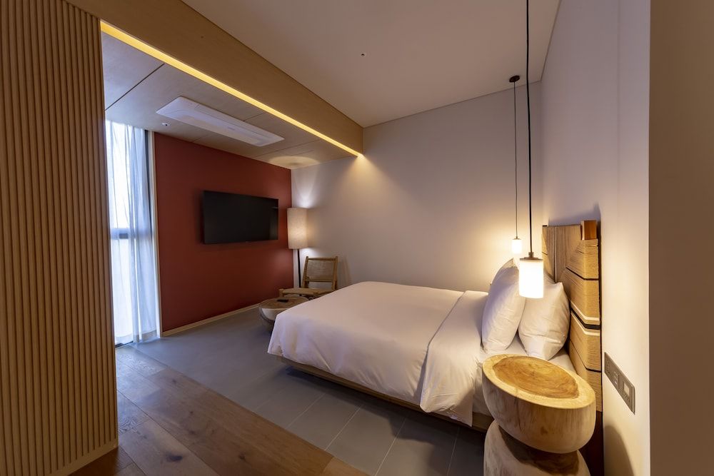 undefined Hound Hotel Signature 4