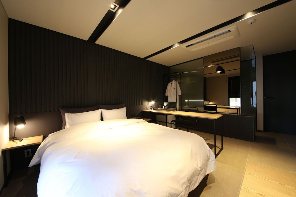 Hotel Yeoubi Deluxe Double Room 3