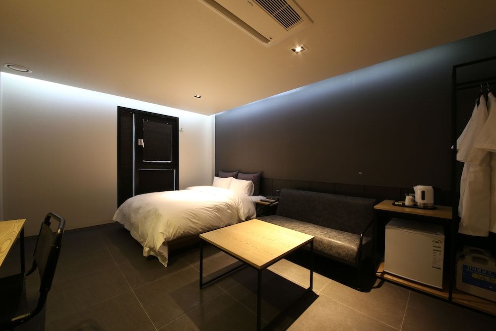 Hotel Yeoubi Deluxe Double Room 4