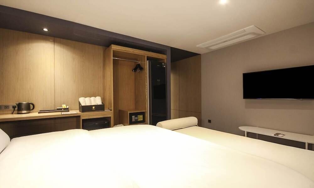 Busan Sasang Hotel The Van Deluxe Double Room 4