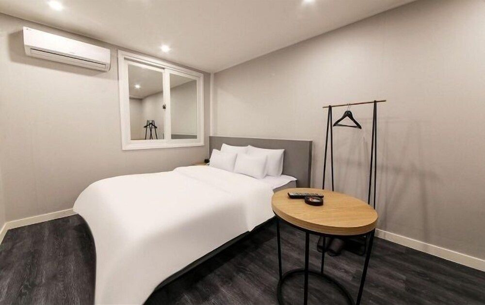 undefined Hotel Zeta 3