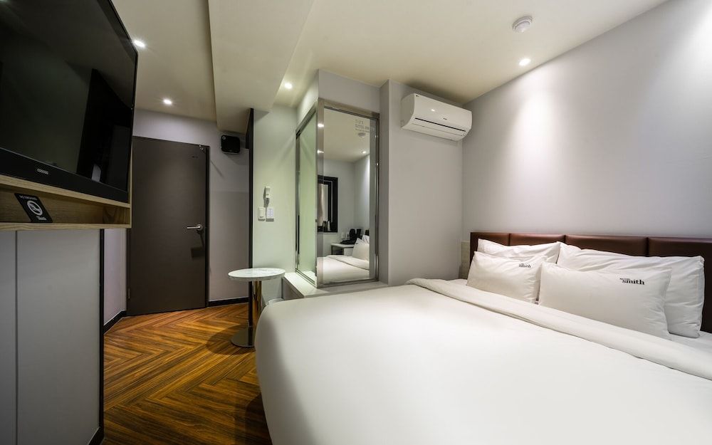 Busan Suyeong Hotel Smith Room (Deluxe (latest movie bathtub)) 2