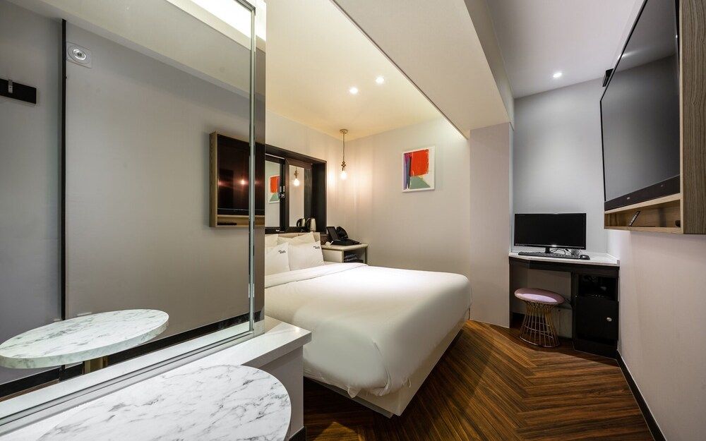 Busan Suyeong Hotel Smith Room (Deluxe (latest movie bathtub))