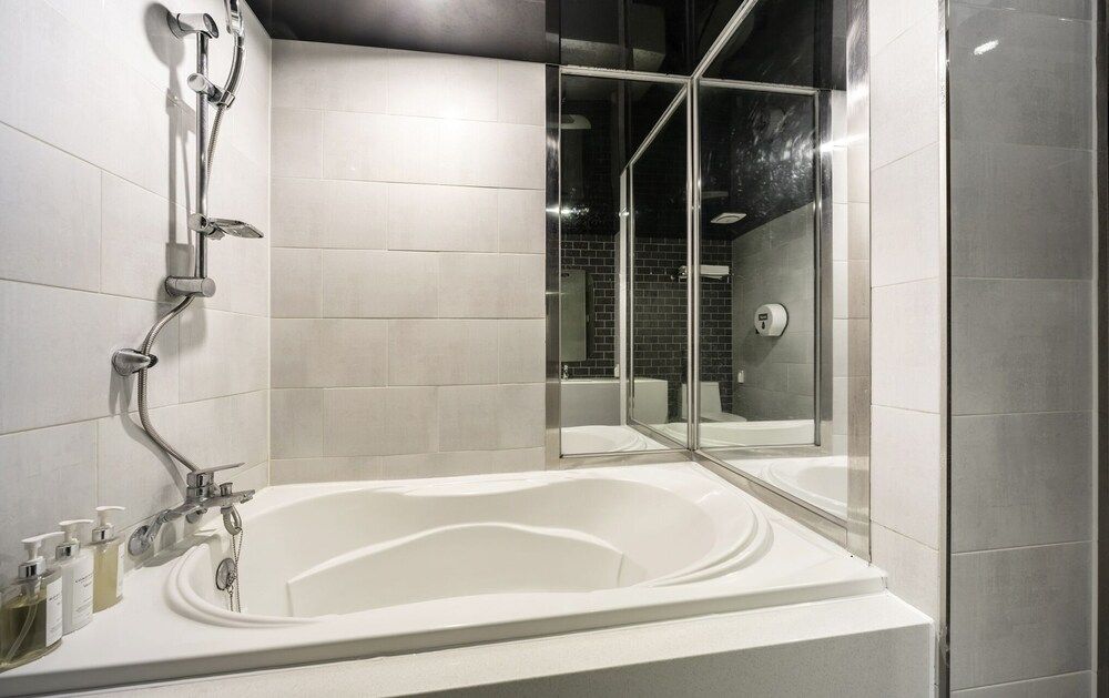 Busan Suyeong Hotel Smith Room (Deluxe (latest movie bathtub)) 8
