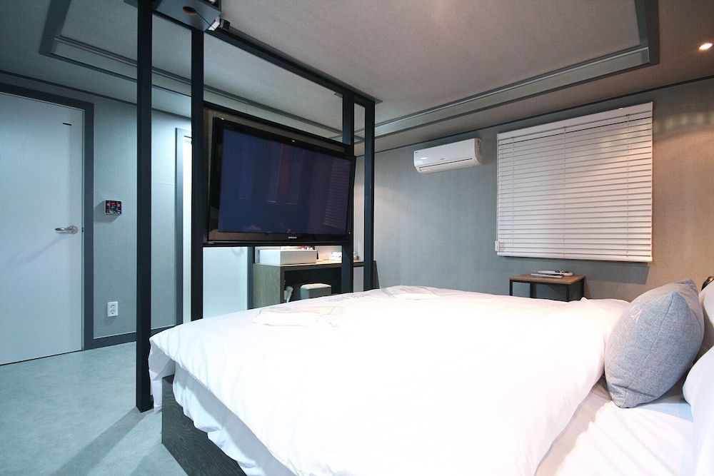 Busan Yeonsan-dong Waba Room (Premium (Netflix + Cine Hotel free to) 5