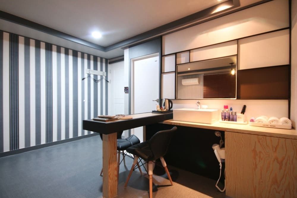 Busan Yeonsan-dong Waba Room (Premium (Netflix + Cine Hotel free to) 19