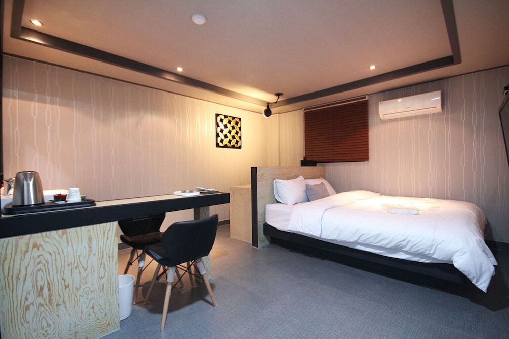Busan Yeonsan-dong Waba Room (Premium (Netflix + Cine Hotel free to) 18