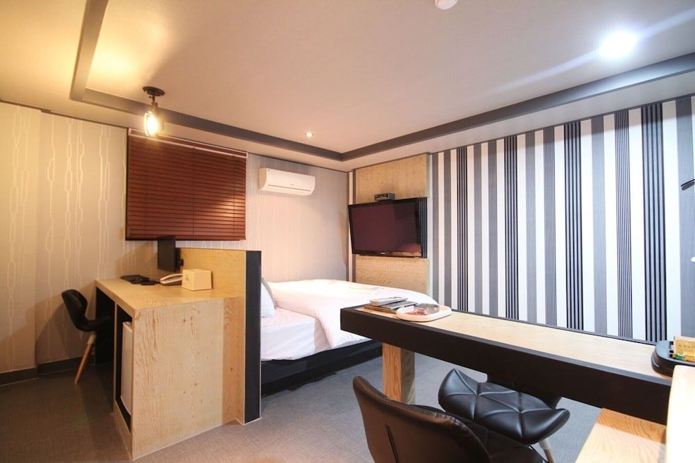 Busan Yeonsan-dong Waba Room (Premium (Netflix + Cine Hotel free to) 16