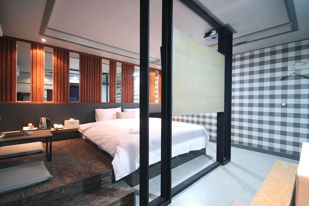 Busan Yeonsan-dong Waba Room (Premium (Netflix + Cine Hotel free to)