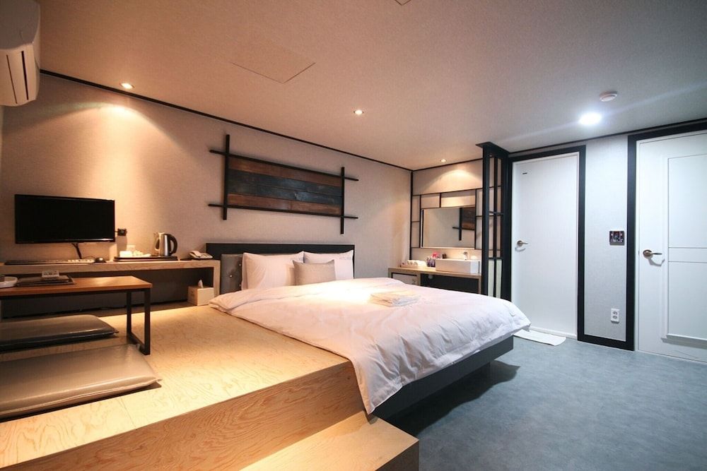 Busan Yeonsan-dong Waba Room (Premium (Netflix + Cine Hotel free to) 2