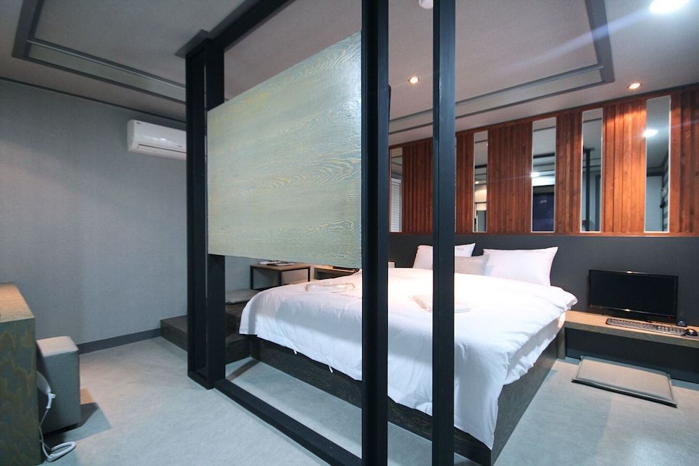 Busan Yeonsan-dong Waba Room (Premium (Netflix + Cine Hotel free to) 3