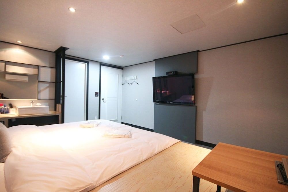 Busan Yeonsan-dong Waba Room (Premium (Netflix + Cine Hotel free to) 22