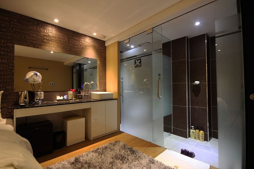 undefined Busan Oncheonjang Guwol 4