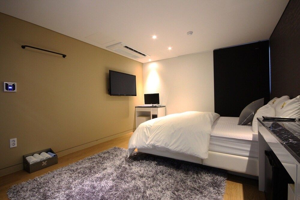 undefined Busan Oncheonjang Guwol 3