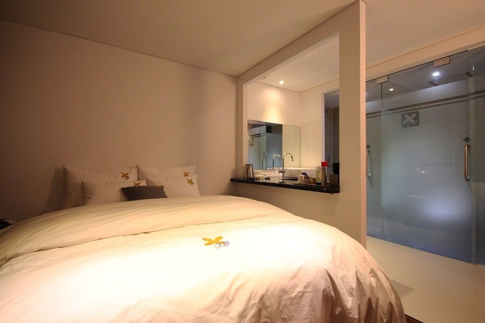 undefined Busan Oncheonjang Guwol 7