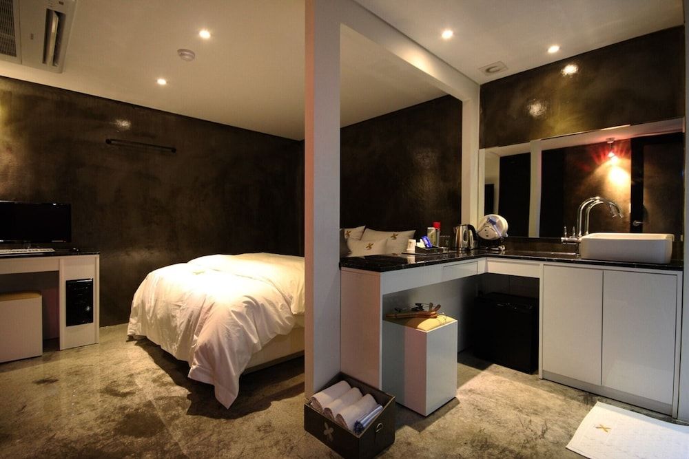 undefined Busan Oncheonjang Guwol 10