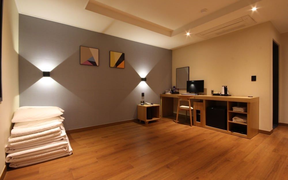 Busan Gwangalli Hotel Mango Room (Korean-style Ondol Room)