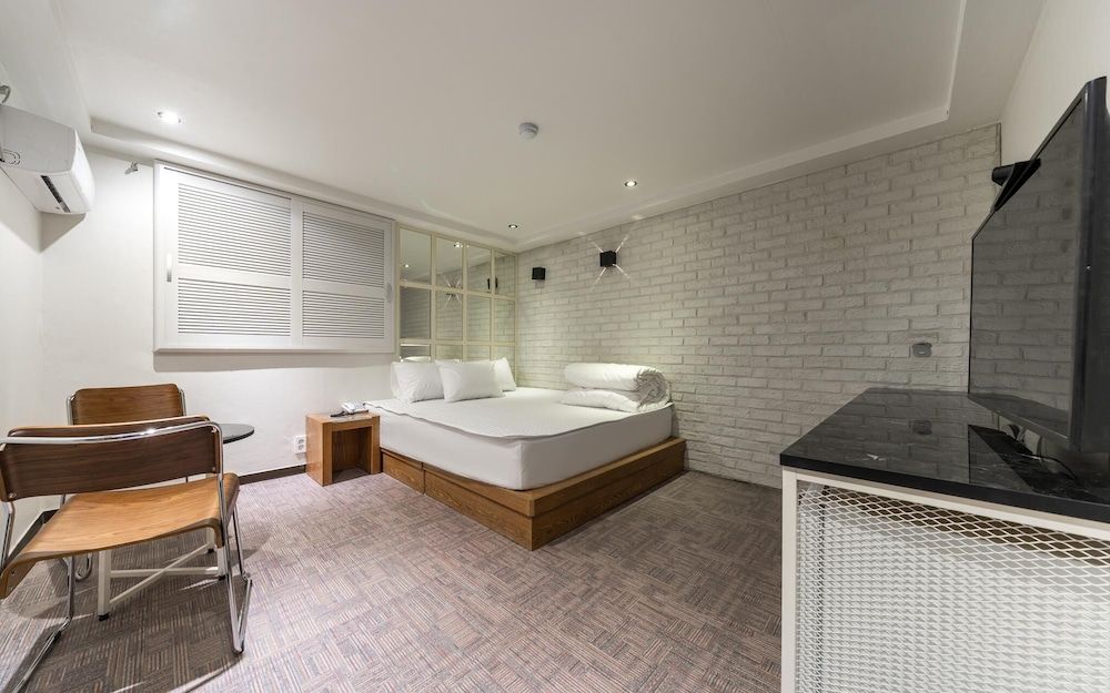 Busan Daeyeondong Hotel With Room (Vip) 14