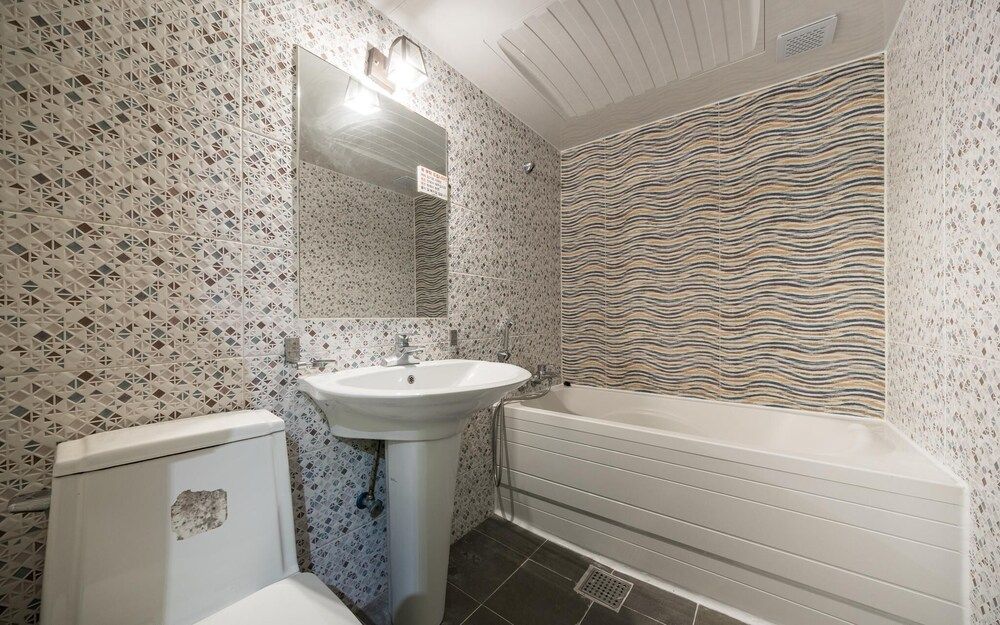 undefined Busan Daeyeondong Hotel With 4