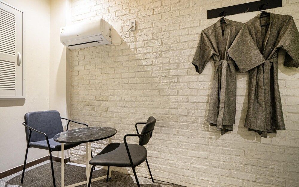 Busan Daeyeondong Hotel With Room (Vip) 11