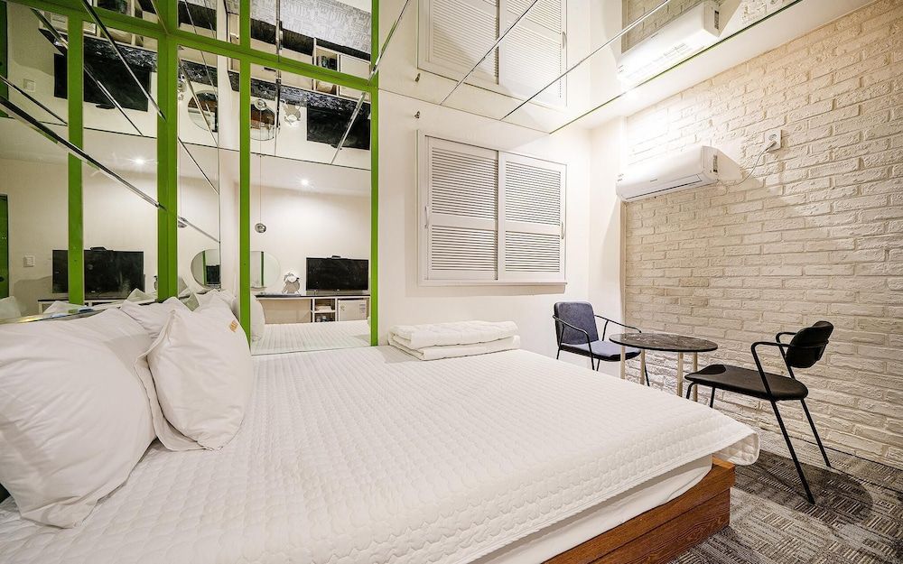 Busan Daeyeondong Hotel With Room (Vip) 9