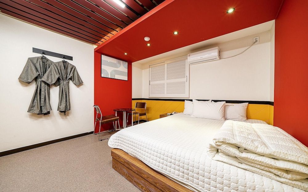 Busan Daeyeondong Hotel With Room (Standard Room) 9