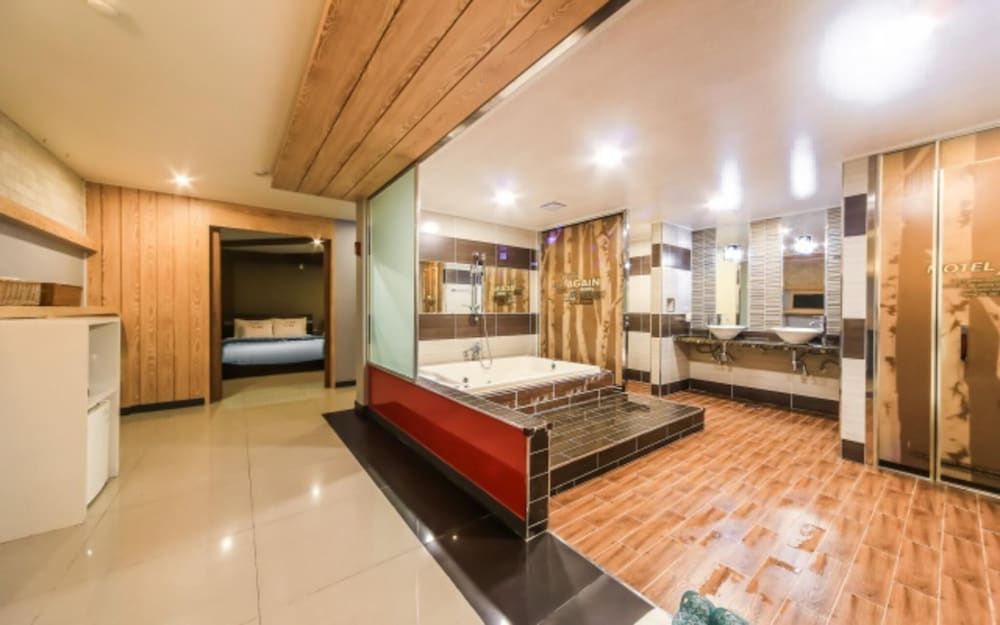 Busan Sasang MU Room (Penthouse (karaoke room large whirlpo) 22