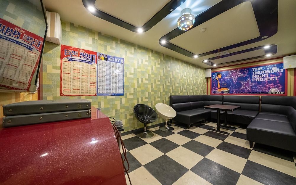 Busan Sasang MU Room (Penthouse (karaoke room large whirlpo) 20