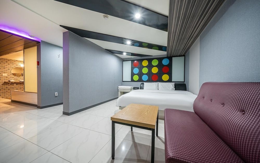 Busan Sasang MU Room (Penthouse (karaoke room large whirlpo) 15