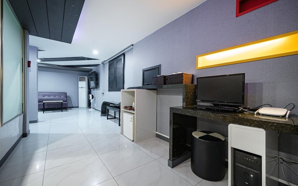 Busan Sasang MU Room (Penthouse (karaoke room large whirlpo) 17