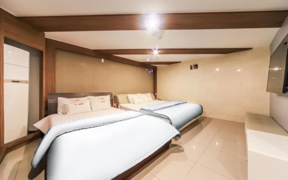 Busan Sasang MU Room (Penthouse (karaoke room large whirlpo) 11