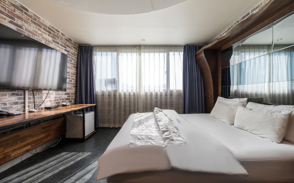 Busan Hwamyeong-dong Sky Room (Deluxe (SPA Netflix available))