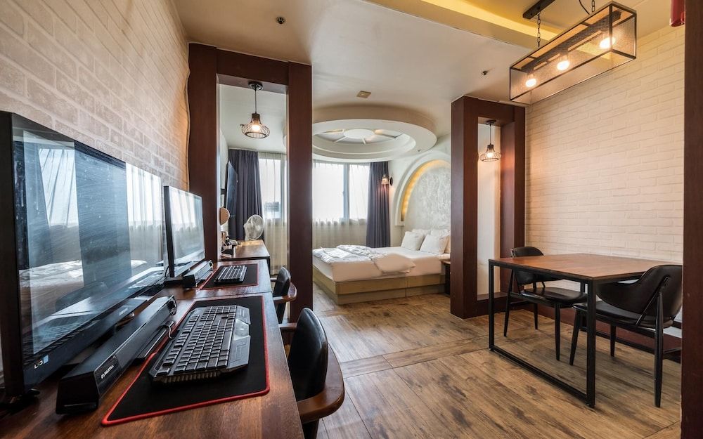 Busan Hwamyeong-dong Sky Room (Premium A (DESK Couple PC Netflix ava) 10