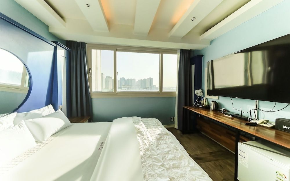 Busan Hwamyeong-dong Sky Room (Premium B (bathtub bed couple PC Netf) 11