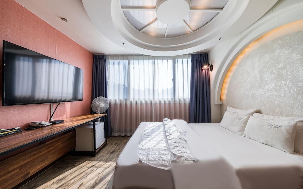 Busan Hwamyeong-dong Sky Room (Premium B (bathtub bed couple PC Netf) 13