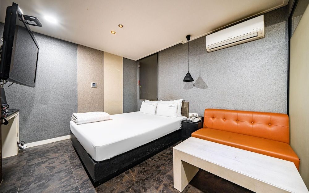 Busan Jaesong-dong Zenith Room (Standard (Free Netflix watching))