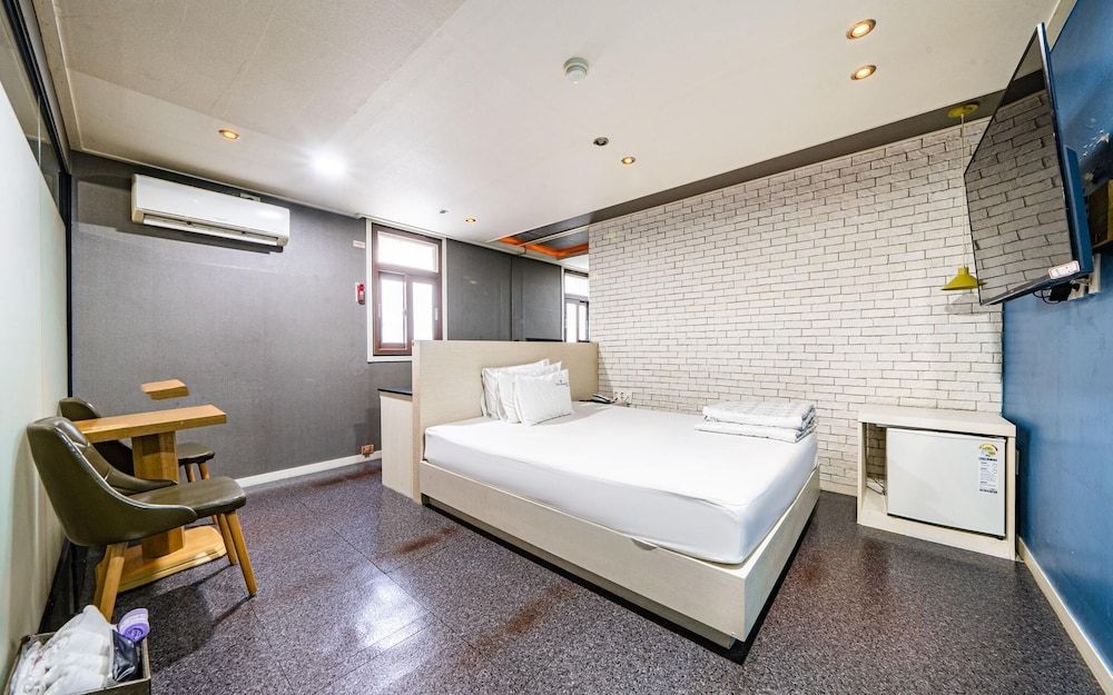 Busan Jaesong-dong Zenith Room (Standard (Free Netflix watching)) 8