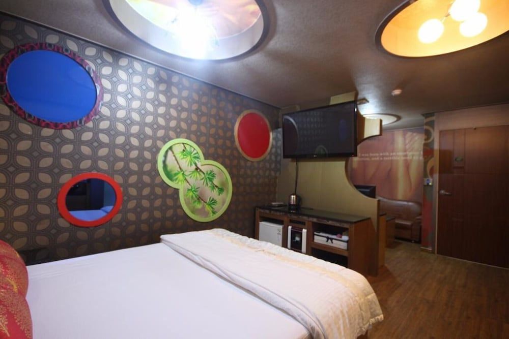 Busan Station BT Hotel Room (Deluxe) 8