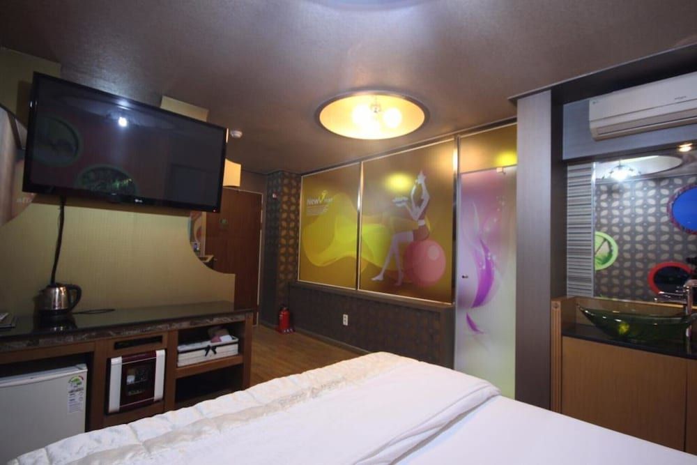 Busan Station BT Hotel Room (Deluxe) 14