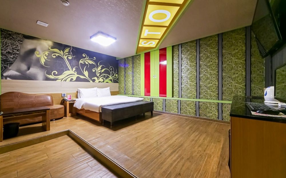 Busan Station BT Hotel Room (Deluxe) 2