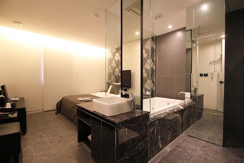 Busan Dongnae Amare Room (Standard (Free Netflix watching))